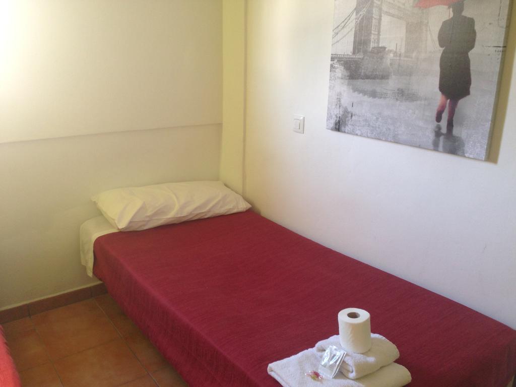 Albergue Juvenil New Age Hostelパルマ・デ・マリョルカ 部屋 写真